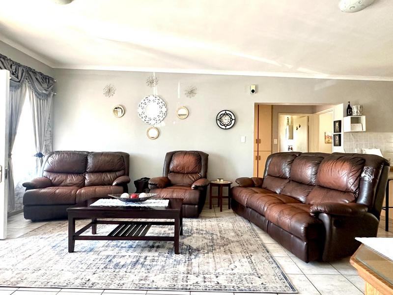 3 Bedroom Property for Sale in Bergzicht Western Cape